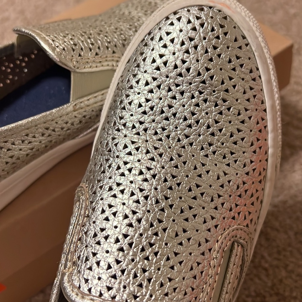 SPERRY Silver 7.5 M, gently worn, memory foam - Picture 5 of 5